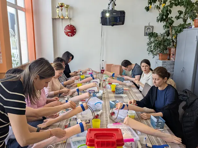 Masa de lucru: fiecare cursant cu brațul de simulare și materialele lui