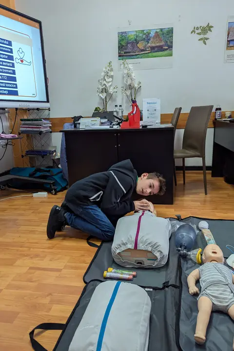 Evaluarea respirației, pe manechinul pediatric