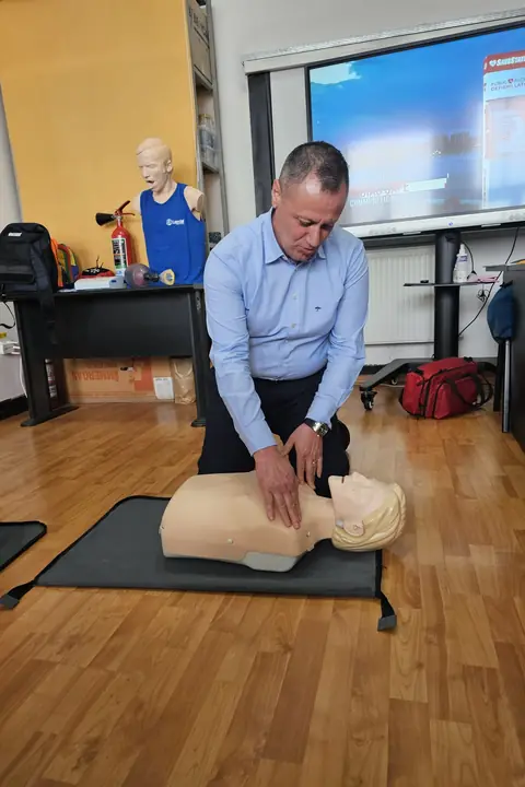 Resuscitare pe manechin, cu echipamentul pregătit